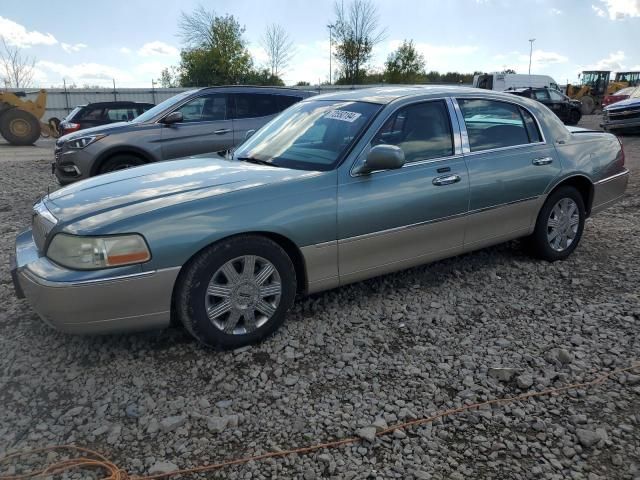 2005 Lincoln Town Car Signature Limited