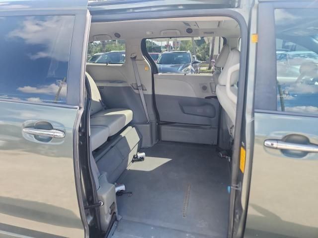 2011 Toyota Sienna XLE