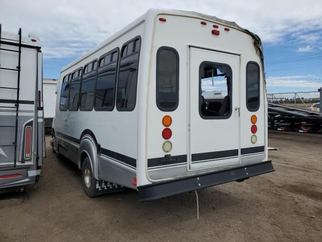 2012 Ford Econoline E450 Super Duty Cutaway Van