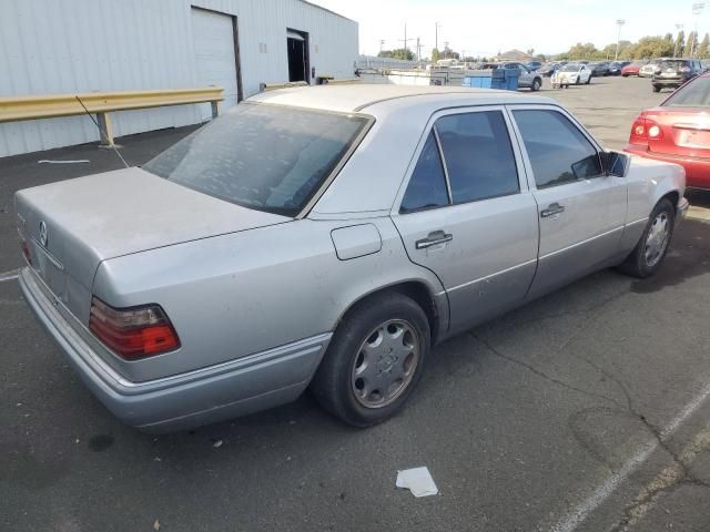 1995 Mercedes-Benz E 320 Base