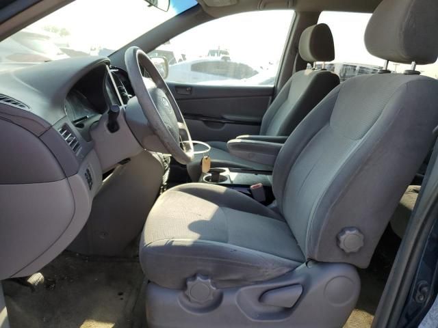 2004 Toyota Sienna CE