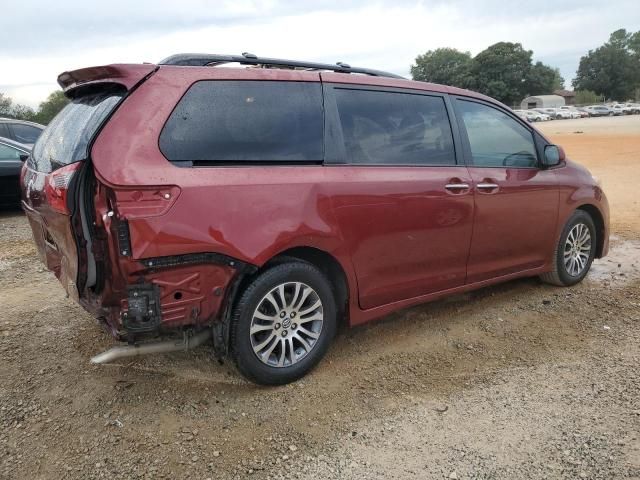 2020 Toyota Sienna XLE