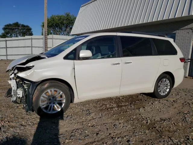 2017 Toyota Sienna XLE