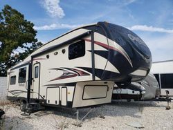 Camiones salvage sin ofertas aún a la venta en subasta: 2014 Keystone 5th Wheel