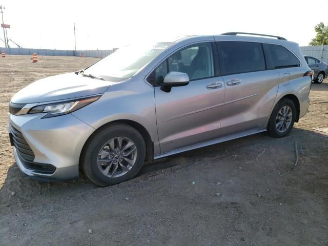 2021 Toyota Sienna LE