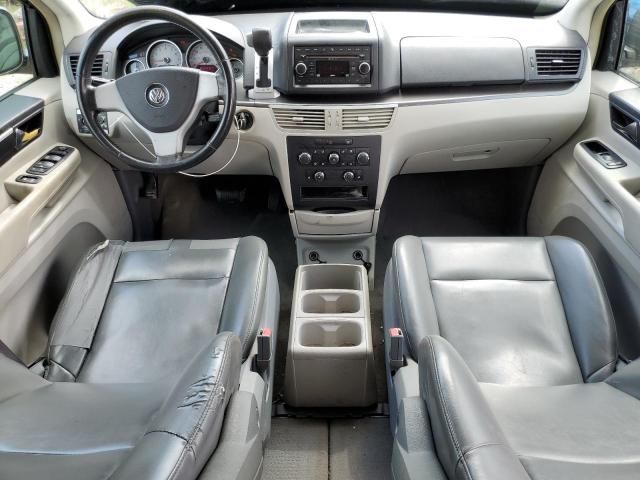 2010 Volkswagen Routan SE