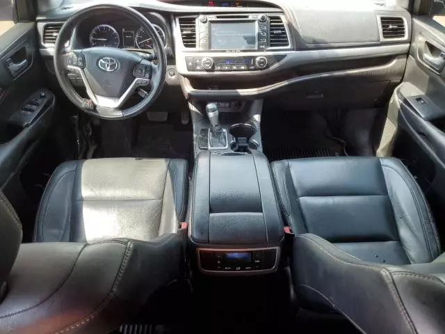 2017 Toyota Highlander SE