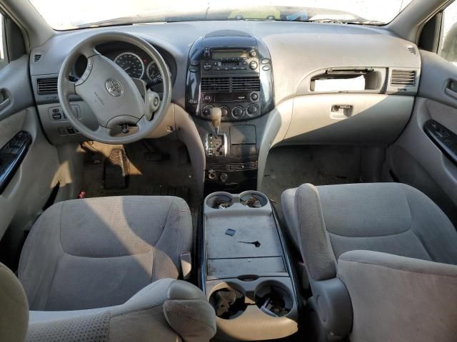 2004 Toyota Sienna CE