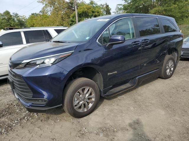 2024 Toyota Sienna LE