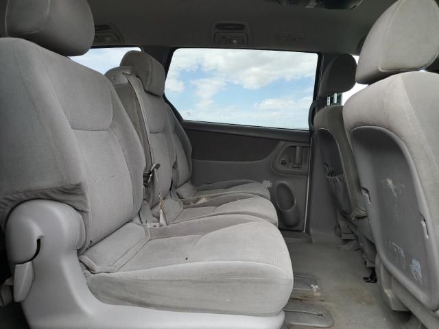 2004 Toyota Sienna CE