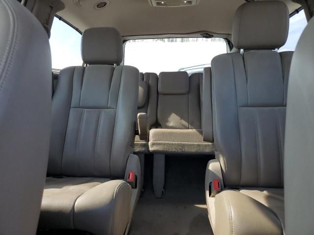 2011 Chrysler Town & Country Touring L