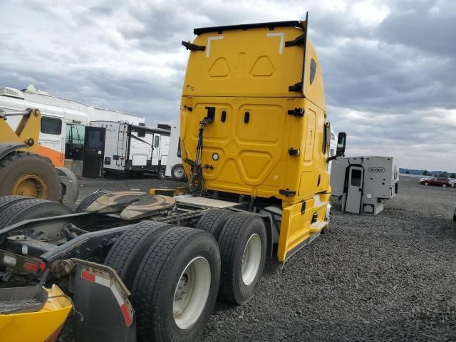 2022 Freightliner Cascadia 126