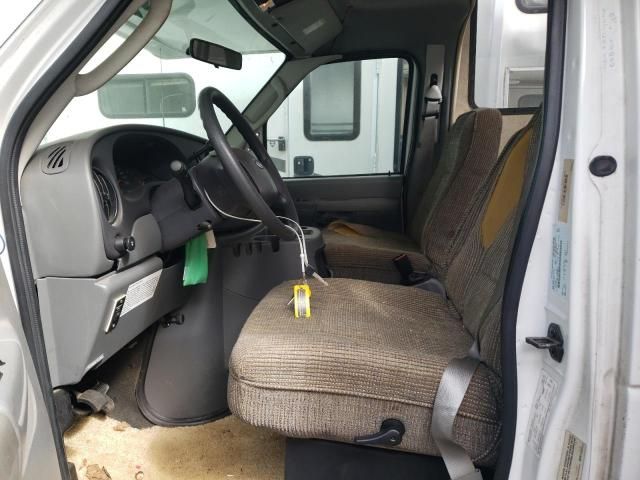 2005 Ford Econoline E450 Super Duty Cutaway Van