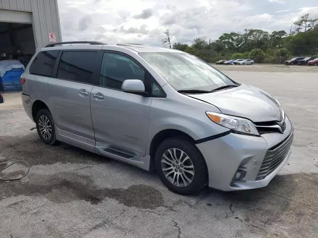 2020 Toyota Sienna XLE