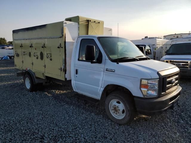 2019 Ford E450 Super Duty Refrigerated Truck