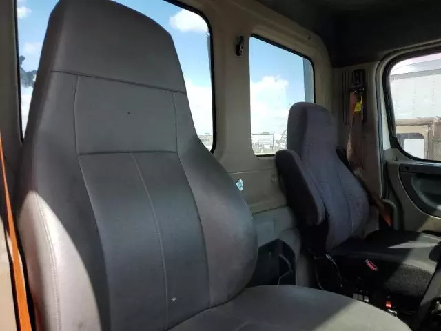 2014 Freightliner Cascadia 113