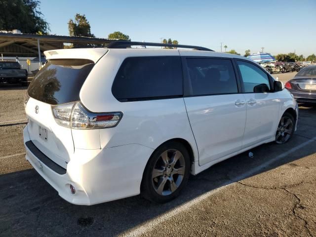 2016 Toyota Sienna SE