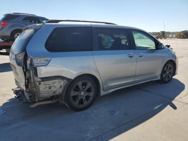 2011 Toyota Sienna Sport