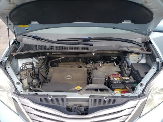 2016 Toyota Sienna XLE