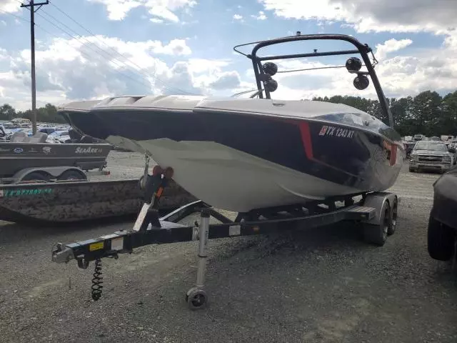 2017 Malibu Boat