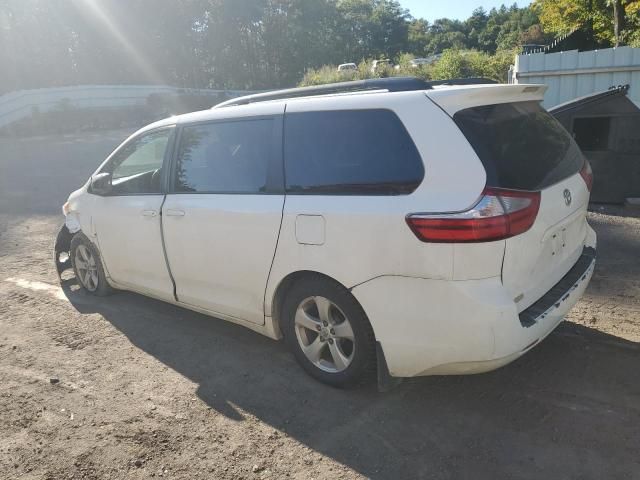 2017 Toyota Sienna LE