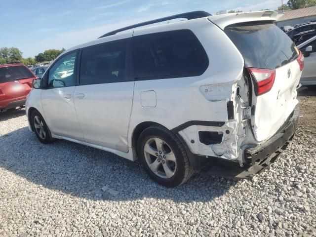 2018 Toyota Sienna LE