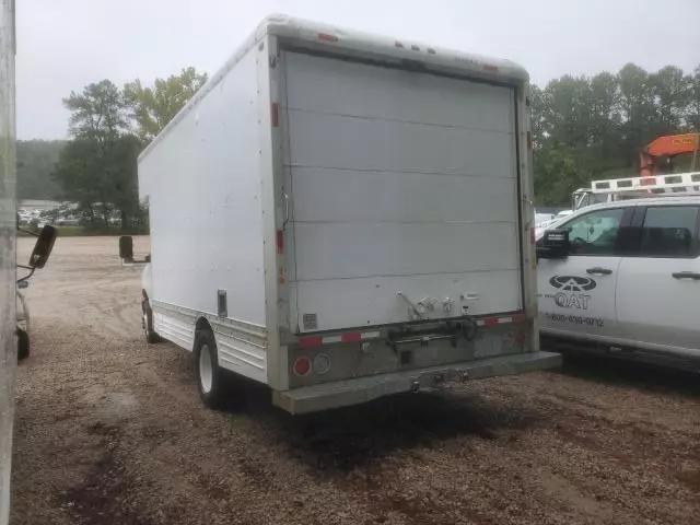 2009 Ford Econoline E450 Super Duty Cutaway Van