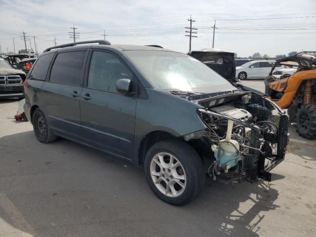 2004 Toyota Sienna XLE