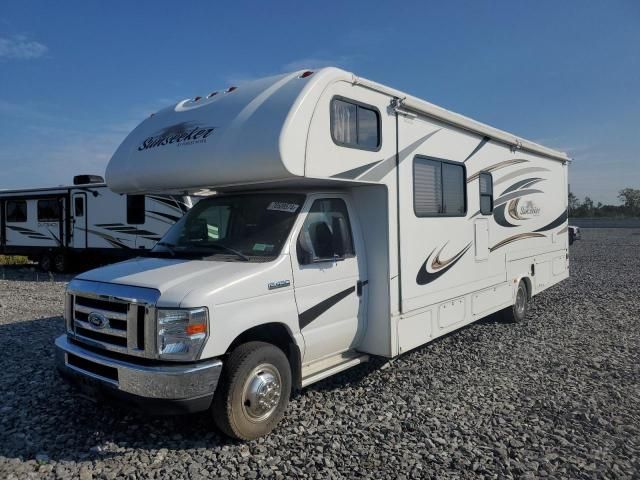 2014 Ford Econoline E450 Super Duty Cutaway Van