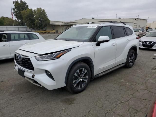 2022 Toyota Highlander Hybrid XLE