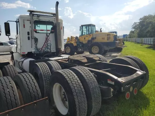 2006 Freightliner Columbia 112