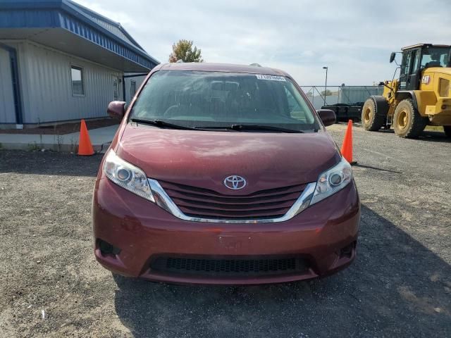 2017 Toyota Sienna LE