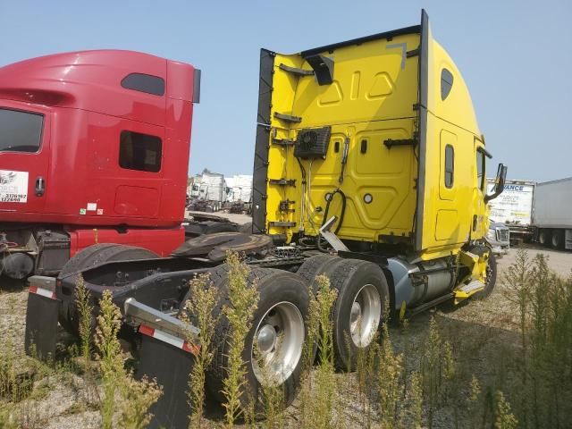 2019 Freightliner Cascadia 126