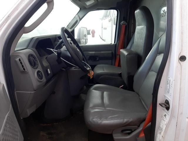 2014 Ford Econoline E350 Super Duty Cutaway Van