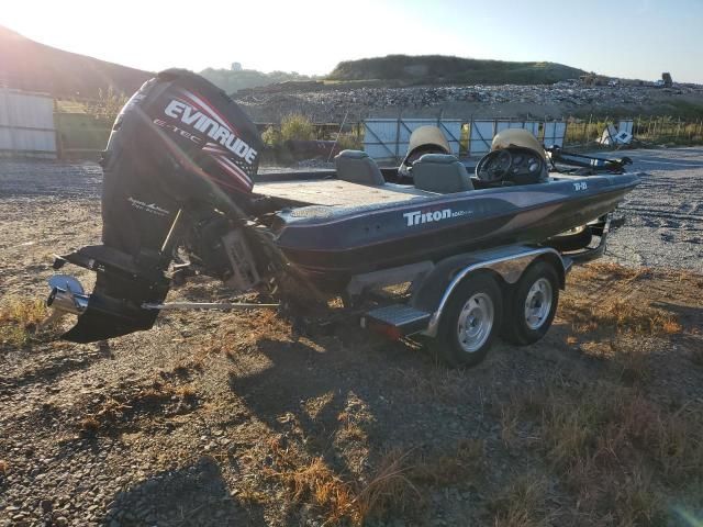 1999 Triton Boat