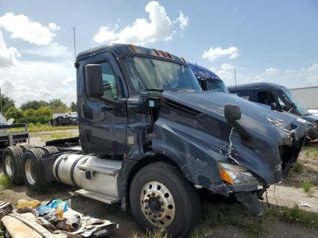 2019 Freightliner Cascadia 126