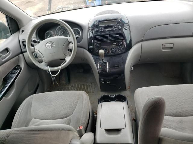 2004 Toyota Sienna CE