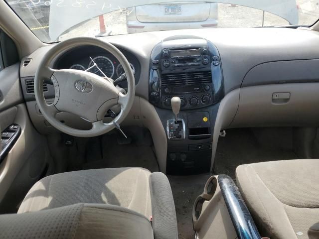 2004 Toyota Sienna CE