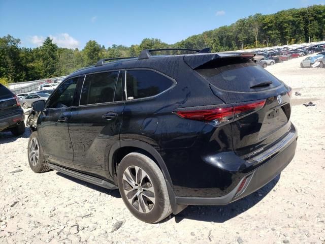 2022 Toyota Highlander Hybrid Platinum