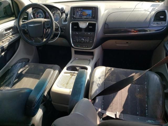 2014 Chrysler Town & Country Touring L