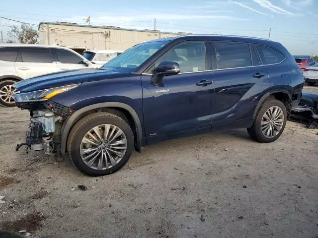 2020 Toyota Highlander Hybrid Platinum