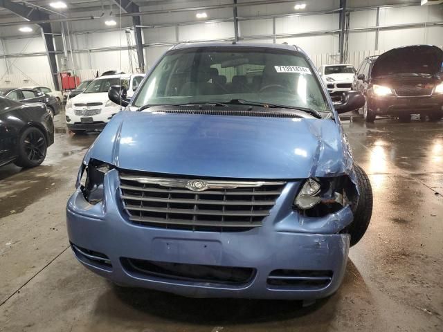 2007 Chrysler Town & Country LX