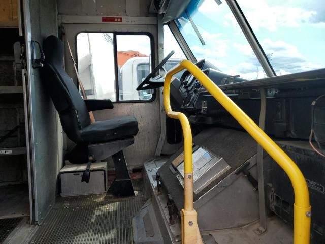 2005 Freightliner Chassis M Line WALK-IN Van