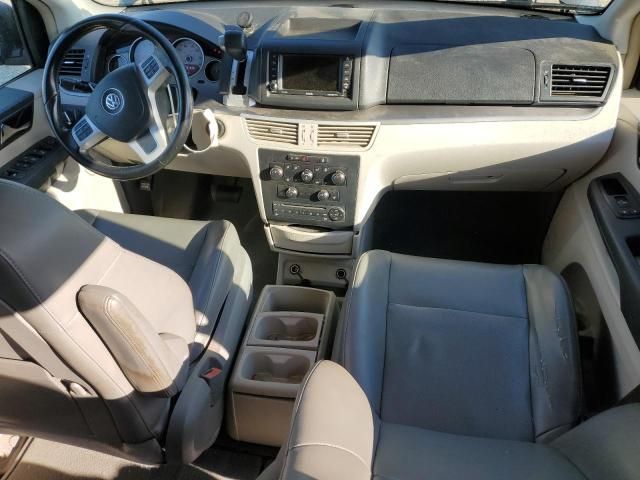 2012 Volkswagen Routan SE