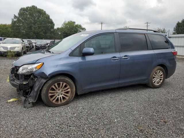 2017 Toyota Sienna XLE