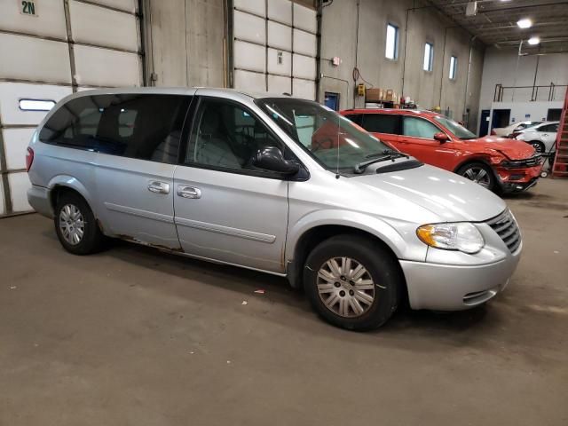 2007 Chrysler Town & Country LX