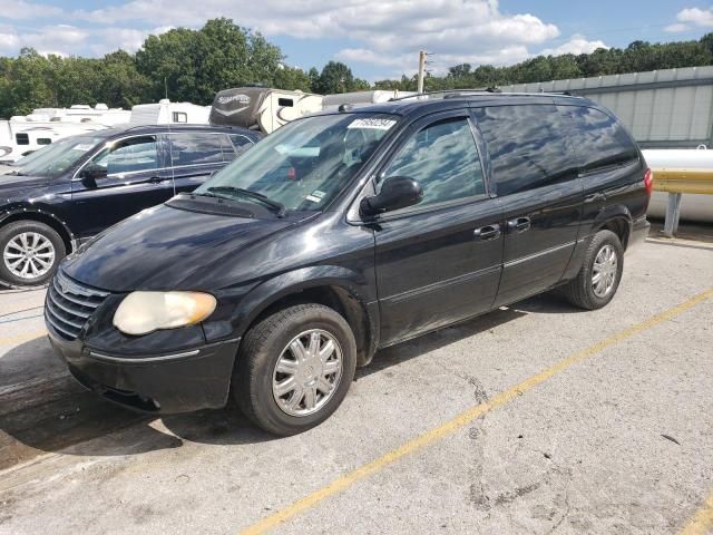 2005 Chrysler Town & Country Limited