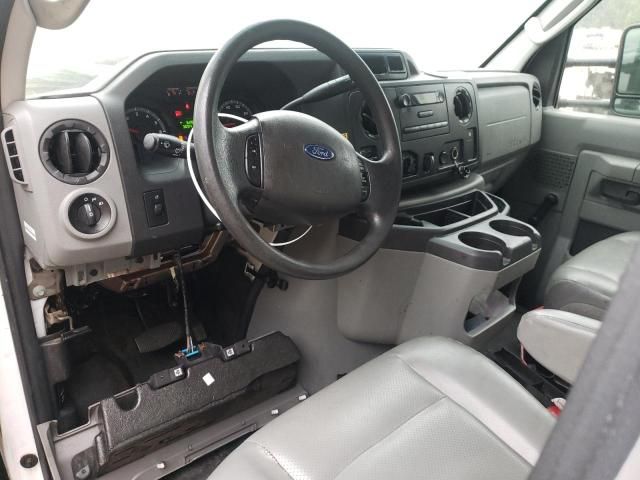 2016 Ford Econoline E350 Super Duty Cutaway Van