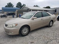 Carros con título limpio a la venta en subasta: 2005 Toyota Camry LE