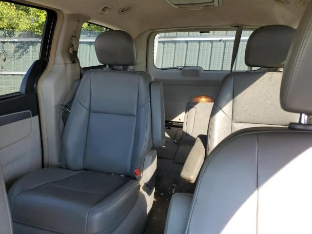 2011 Volkswagen Routan SE